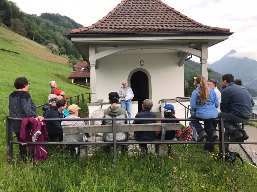 Familienwanderung zu Wegkreuzen, Helgenst&ouml;ckli und Kapellen am B&uuml;rgenberg